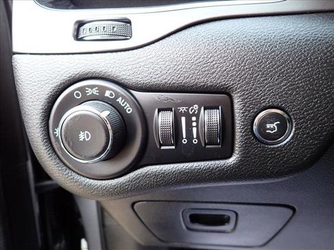 Used 2019 Jeep Cherokee Limited w/ Trailer Tow Group image 17