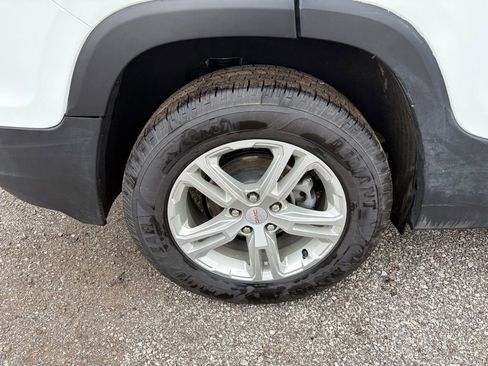 Used 2024 GMC Terrain SLE image 19