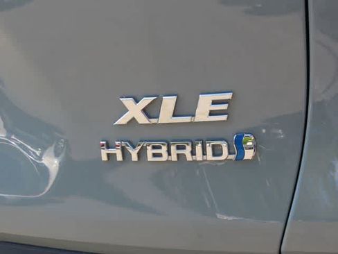Used 2019 Toyota RAV4 XLE w/ Convenience Package AWD/4WD image 8