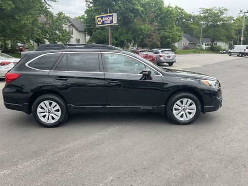 Used 2017 Subaru Outback 2.5i Premium AWD/4WD image 6