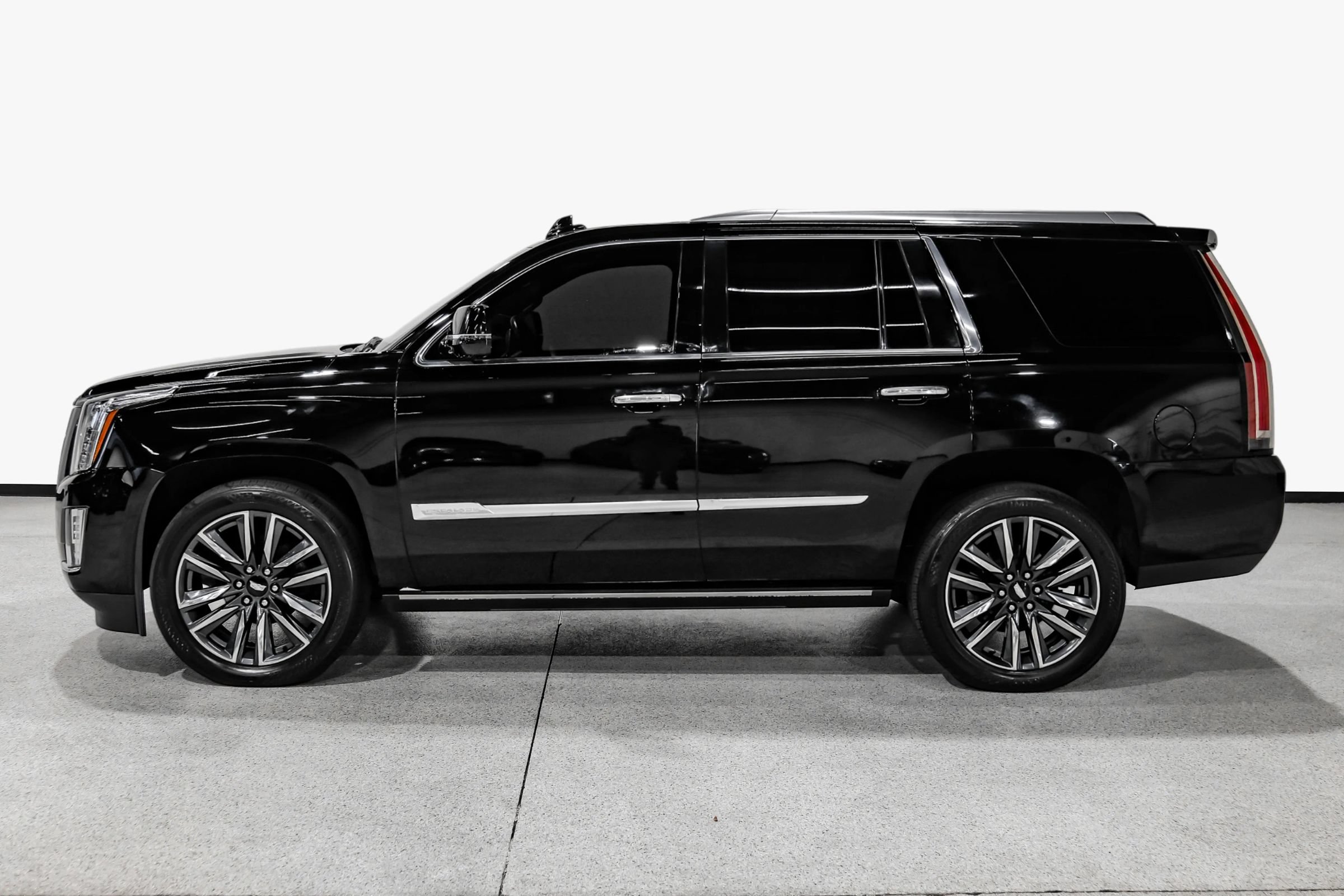 Used 2016 Cadillac Escalade Platinum AWD/4WD image 9