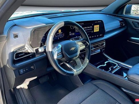 Used 2024 Chevrolet Traverse LT image 17