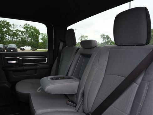 Used 2024 RAM 2500 Big Horn AWD/4WD image 32