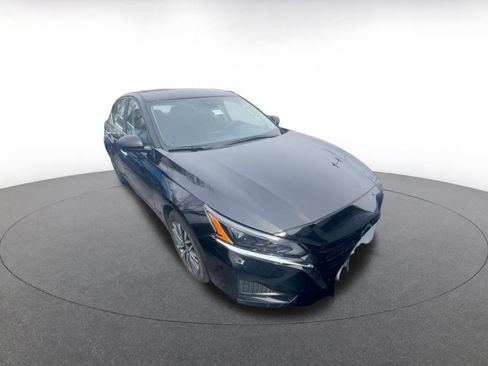 Used 2025 Nissan Altima 2.5 SV image 9