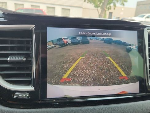 Used 2024 Chrysler Pacifica Touring-L FWD image 19