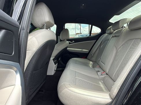 Used 2023 Genesis G70 2.0T RWD image 16