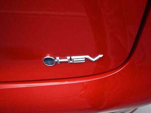 Used 2024 Toyota Prius LE image 5