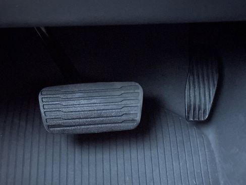 Used 2023 Cadillac Escalade Premium Luxury image 41