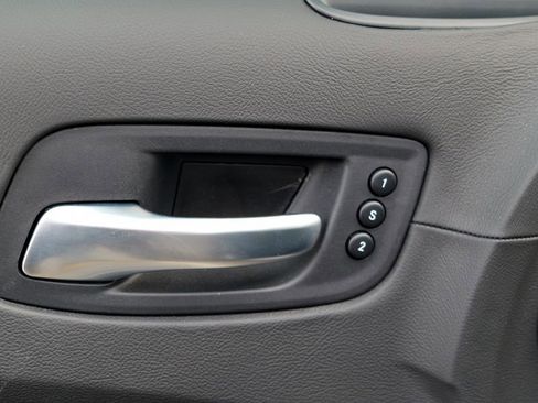 Used 2023 Chrysler 300 C image 17