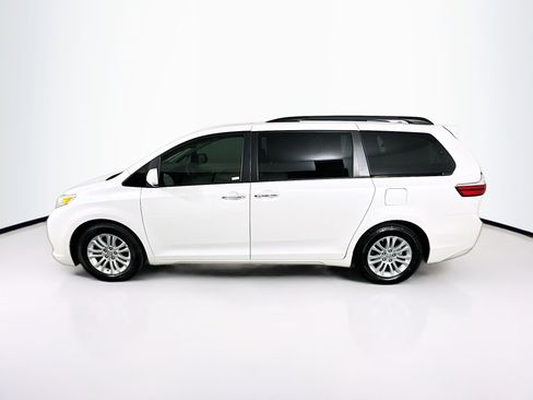 Used 2015 Toyota Sienna XLE image 4