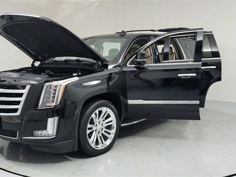 Used 2020 Cadillac Escalade Luxury image 9