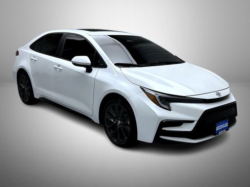 Used 2024 Toyota Corolla XSE image 3