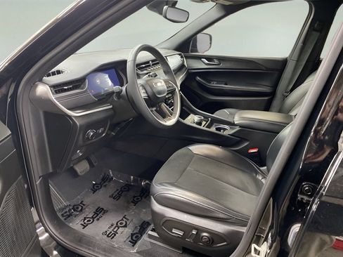 Used 2023 Jeep Grand Cherokee Altitude AWD/4WD image 9