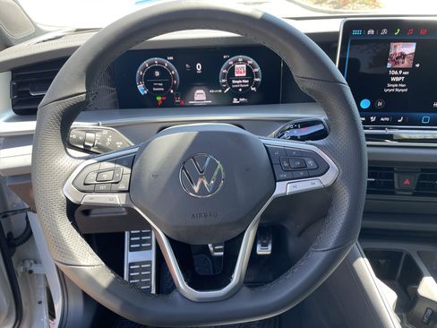 New 2026 Volkswagen Tiguan SE R-Line FWD image 18