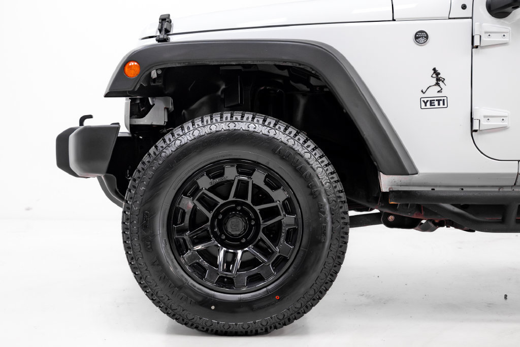 Used 2018 Jeep Wrangler Unlimited Sport w/ Connectivity Group AWD/4WD image 21