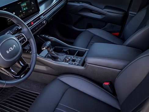 Certified 2025 Kia Sorento EX w/ Panoramic Sunroof Package image 9