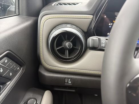 New 2026 Chevrolet Colorado ZR2 w/ Technology Package AWD/4WD image 17
