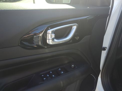 New 2026 Jeep Compass Latitude image 10