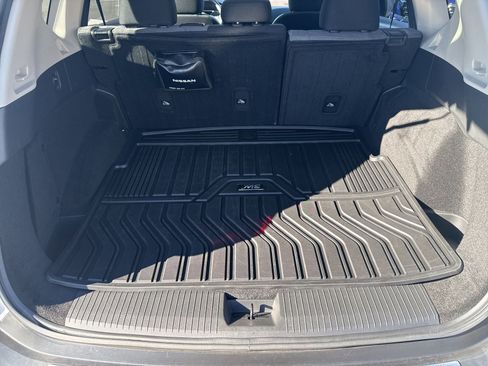 Used 2021 Nissan Rogue SV image 10