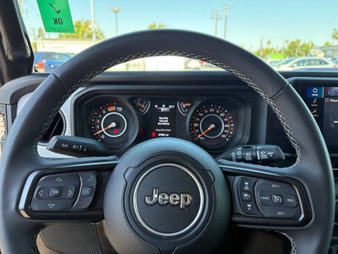 Used 2025 Jeep Wrangler Unlimited Sport AWD/4WD image 27