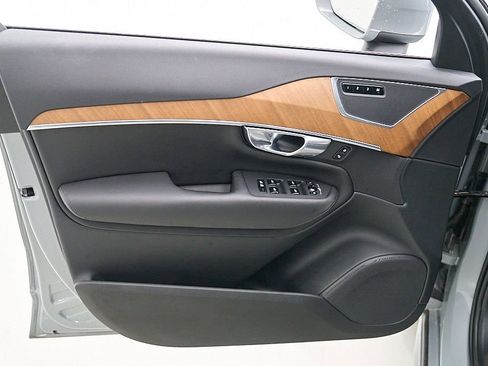 Certified 2025 Volvo XC90 B6 Plus AWD/4WD image 10