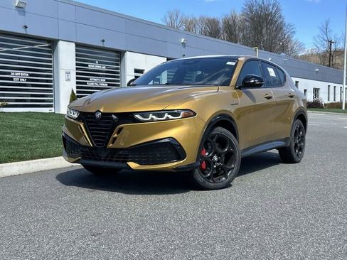 New 2026 Alfa Romeo Tonale w/ Quick Order Package 23H Volce AWD/4WD image 1