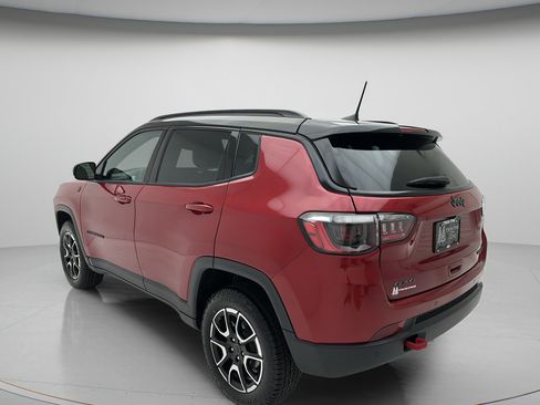Used 2025 Jeep Compass Trailhawk AWD/4WD image 7
