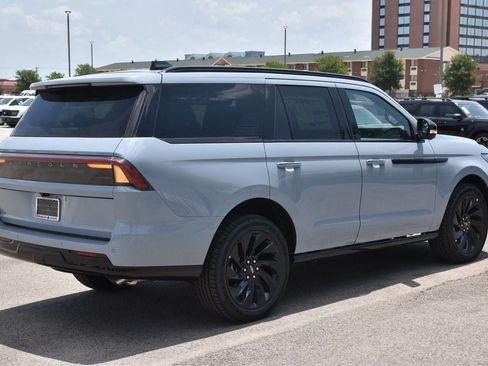 New 2027 Lincoln Navigator Reserve w/ Jet Appearance Package AWD/4WD image 6