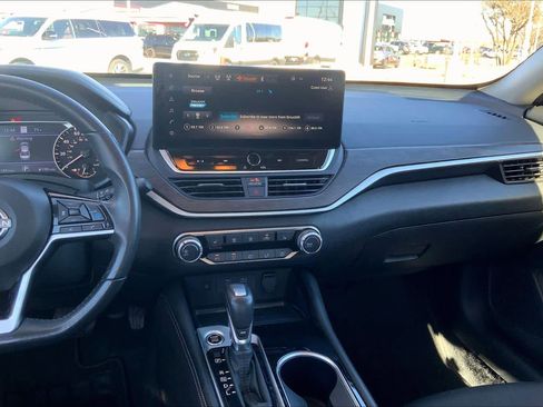 Used 2024 Nissan Altima 2.5 SV w/ SV Premium Package image 6