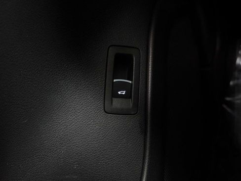 Used 2016 Volkswagen Touareg VR6 image 39