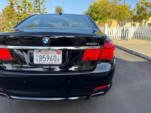 Used 2009 BMW 750i RWD image 17