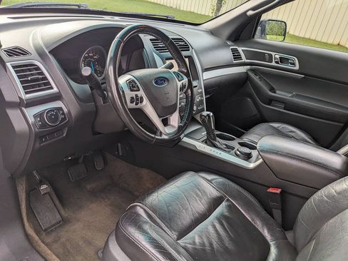 Used 2013 Ford Explorer XLT AWD/4WD image 24