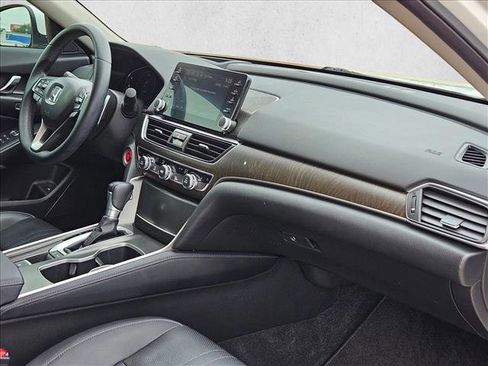 Used 2018 Honda Accord Touring image 23