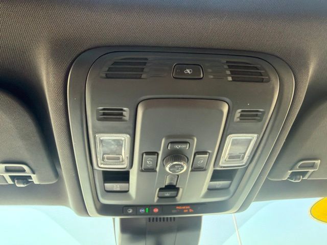Used 2025 Chevrolet Suburban High Country AWD/4WD image 47