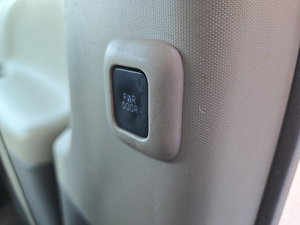 Used 2013 Toyota Sienna LE FWD image 30