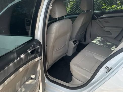Used 2015 Volkswagen Golf SportWagen FWD image 9