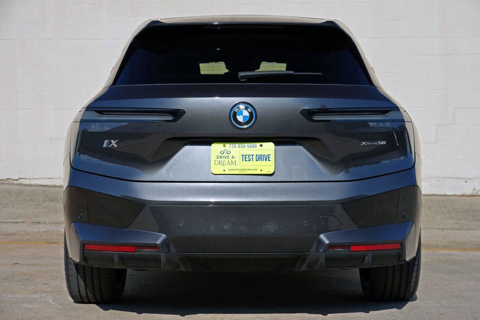 Used 2022 BMW iX xDrive50 w/ Premium Package AWD/4WD image 10
