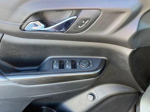 Used 2023 GMC Acadia SLT image 27