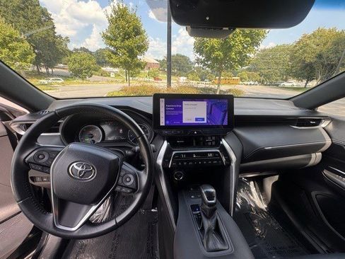 Used 2023 Toyota Venza XLE image 13