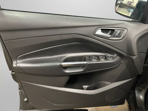 Used 2019 Ford Escape SE image 21