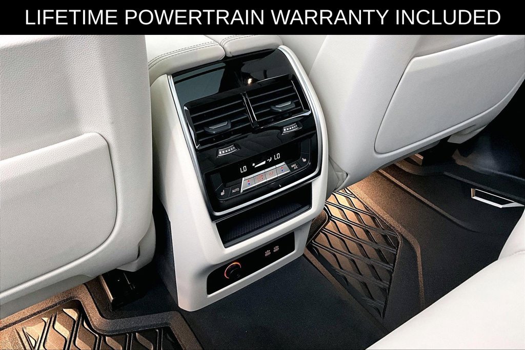 Used 2025 BMW X7 M60i AWD/4WD image 30