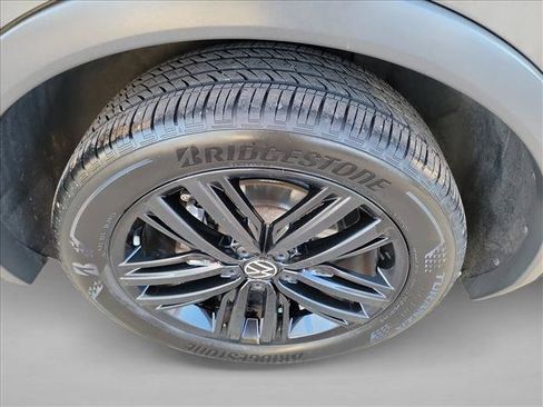 Used 2022 Volkswagen Tiguan SE R-Line FWD image 12
