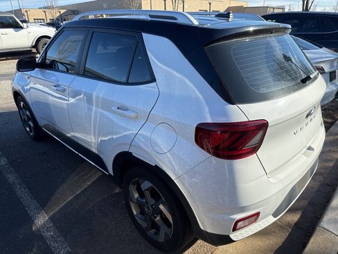 Used 2023 Hyundai Venue Limited image 8