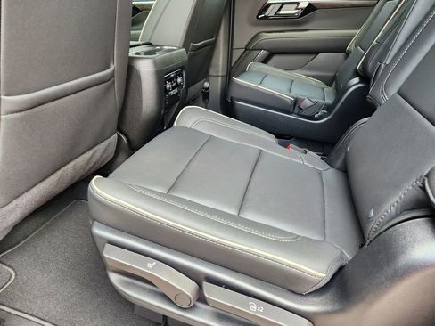 New 2025 Chevrolet Suburban Premier image 20