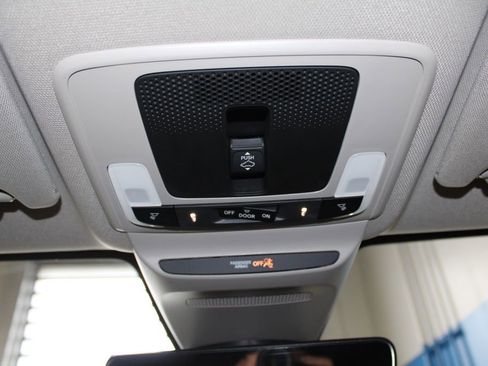 Certified 2025 Honda HR-V EX-L image 38