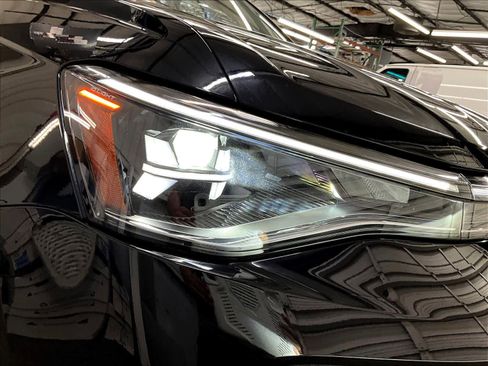 Used 2025 Volkswagen Taos SEL image 31