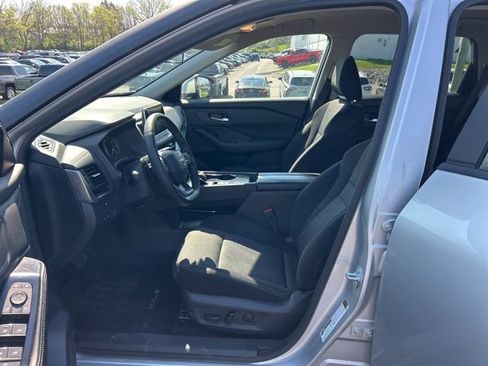 Used 2025 Nissan Rogue SV image 6