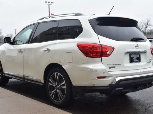 Used 2017 Nissan Pathfinder Platinum w/ Family Entertainment Package AWD/4WD image 14