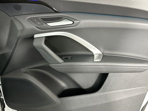 Used 2025 Audi Q5 Premium w/ Convenience Package image 23