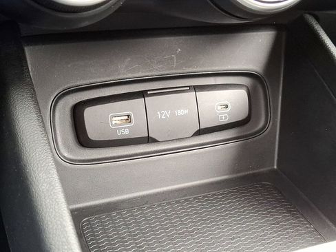 Certified 2023 Hyundai Venue SEL image 23